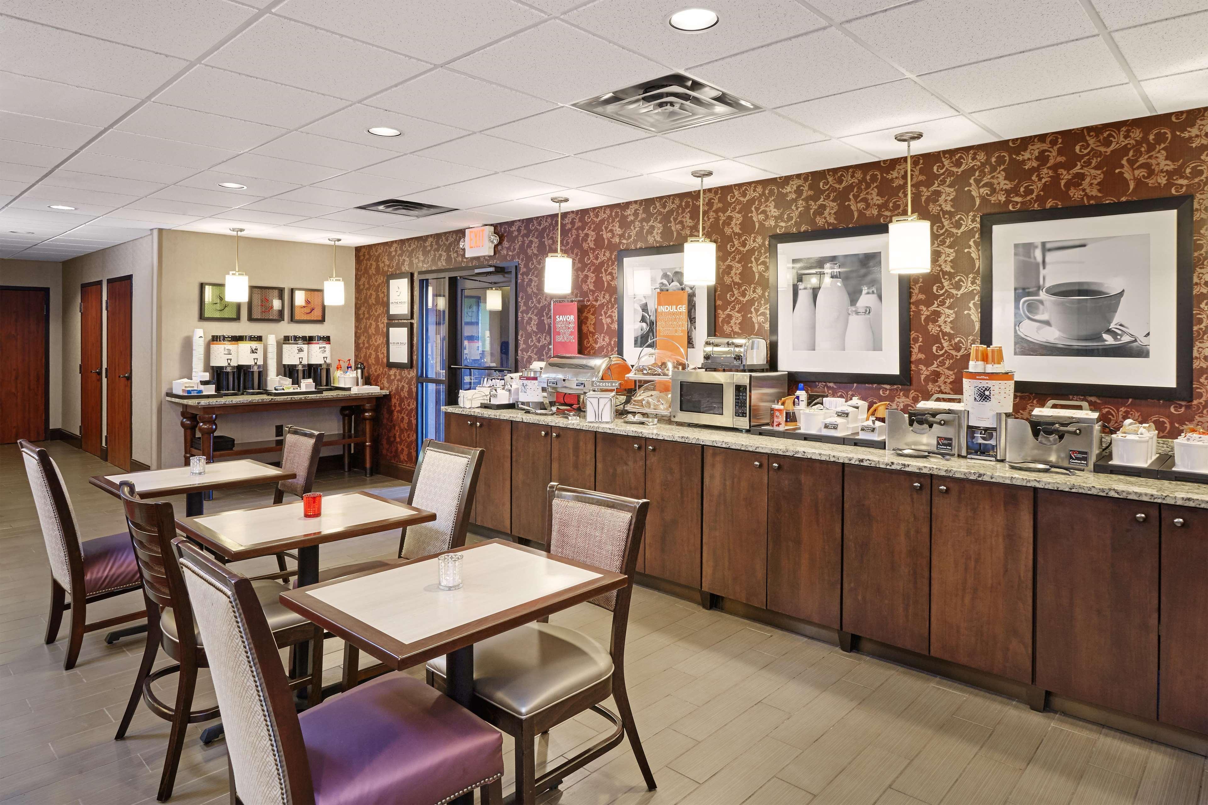 Hampton Inn East Peoria Exteriör bild